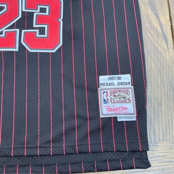 Mitchell & Ness Authentic Jersey Chicago Bulls Alternate 1997-98 Michael Jordan - Picture 3 of 12